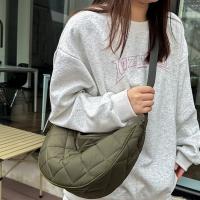Bolso cruzado portátil a cuadros de Color sólido, correa ajustable acolchada, bolso de media luna, bolso de hombro de nailon acolchado que combina con todo, diario - details 6