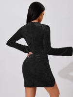 Vestido de mujer con mangas de trompeta y falda corta - details 7