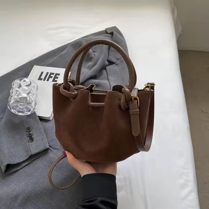 Bolso de Mano de Cuero Sintético Vintage con Cierre de Cremallera Diseño de Cordón con Estilo Ruched Bolso de Lleva Todo el Día para Mujeres Marrón, Rojo, Negro - 1
