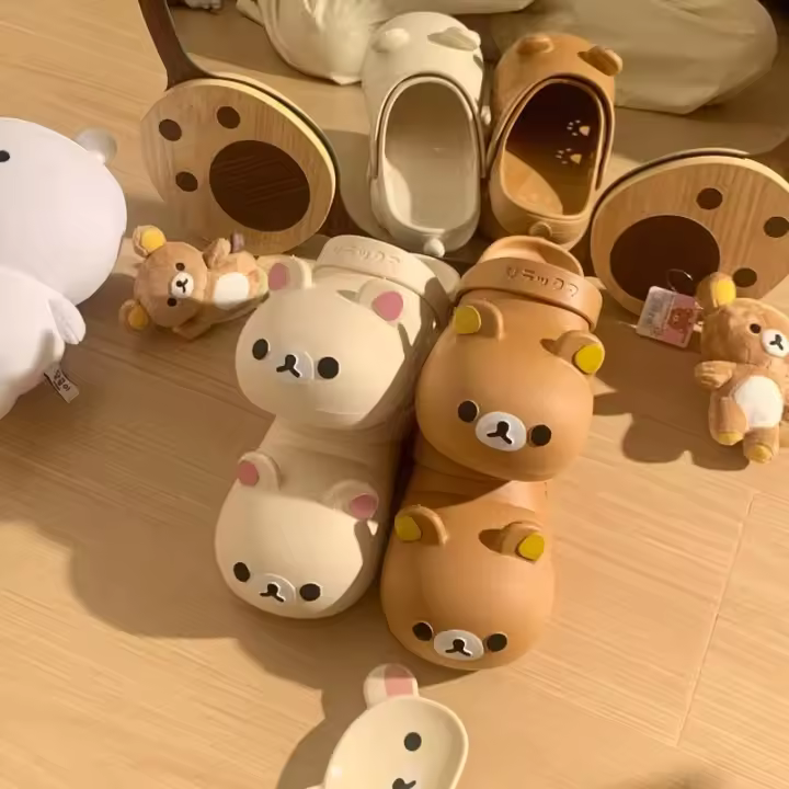 Sandalias de Mujer con Punta Cerrada para Verano al Aire Libre, Estilo Rilakkuma con Agujeros, Antideslizantes y Resistentes al Olor, Lindas para Chicas 2025. - 1