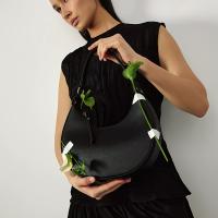 1 bolso de hombro elegante de piel sintética para mujer, bolso semicircular de color sólido con cierre de cremallera, correa ajustable, forro de poliéster, limpieza localizada, negro/blanco - details 4