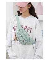 Riñonera de tres capas con solapa para mujer, bolso de pecho a la moda para deportes al aire libre, bolso de cintura con estampado de letras, bolsos cruzados de hombro para niñas - details 10