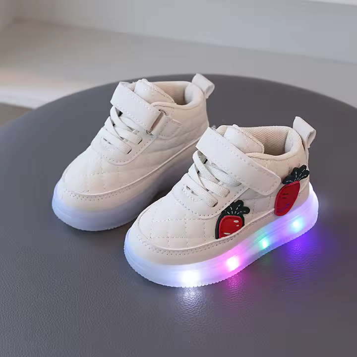 Nuevos zapatos de tablero iluminados para niños, zapatos casuales de dibujos animados de fresa con suela suave antideslizante - 1