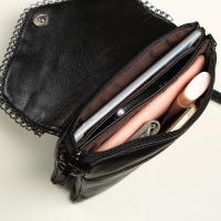 Bolso De Hombro Para Mujer Estilo Casual Cuero PU Negro Con Cadena Y Estampado De Piedra Bolso De Mano Envolvente Tendencia 2024 - details 5