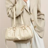 Bolso de hombro de piel sintética sintética para mujer |   Estilo Urbano Casual con Cierre de Hebilla |   Gran capacidad, diseño plisado. |   Ideal para oficina y compras. |   Disponible en marrón claro, negro, beige, café, bolso de mensajero - details 4