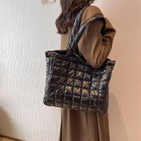 Bolso de mano de algodón con almohadilla espacial para mujer, bolsa de viaje de hombro acolchada, de gran capacidad, impermeable, a la moda, Invierno - details 45