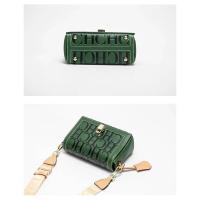 CH Fashion Design 2024 Nuevo modelo de cabeza impresa en color sólido Accesorios de metal Hebilla Bolso de hombro para mujer Marca Mochila de lujo de alta gama - details 9