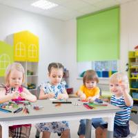 Mesa de Niños Ajustable en Altura Juego de Sillas de 4 Ideal para Jardín de Infantes y Habitación - details 27
