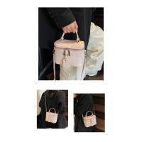 Diseño de nicho de moda llevado a mano caja bolsa de las mujeres 2025 verano nuevo bolso de hombro retro bolso de mensajero casual de alto valor - details 16