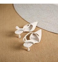 Sandalias huecas de aguja de nuevo estilo, zapatos de mujer de moda con una sola tira - details 20