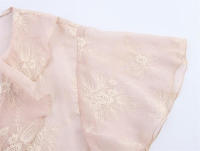 Manga Corta con Cuello en V Bordado Decorativo Capas para Mujer de Moda de Verano Semitransparente - details 3