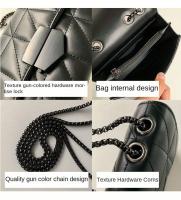 Bolso Cruzado de Cuero Negro con Estilo Bolso de Hombro Versátil para Mujeres con Correa de Cadena, Tejido en Diamantes, Cierre de Hebilla Metálica - details 6
