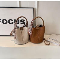 Bolso de mano de mujer nuevo de primavera y otoño de nicho de moda 2025, bolso de hombro versátil de moda, bolso de cubo tejido. - details 38