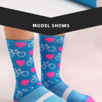 2 pares de calcetines de ciclismo para hombre y mujer, calcetines deportivos profesionales de compresión para bicicleta de carretera, calcetines para bicicleta de montaña, calcetines de carreras con patrón de corazón - details 11