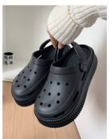 Los estudiantes usan la versión coreana de moda y creativa de los zapatos con agujeros, zapatillas geniales de cabeza de bolsa de paso de mierda de suela gruesa suave de EVA de verano para mujer - details 56