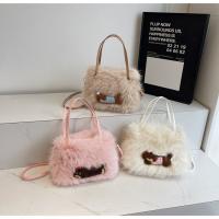 Otoño e invierno sensación mujer perezosa moda portátil bolsa de felpa lindo bolso de mensajero - details 6