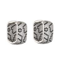 Pendientes de doble capa con microincrustaciones para mujer, aretes ligeros de lujo de alto sentido, diseño único de nicho, nuevo temperamento, moda - details 0