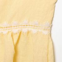 PB&ZA2025 Diseño de encaje dulce francés con costuras, top tipo chaleco sin mangas con cuello en V simple y contraste amarillo para mujer - details 3