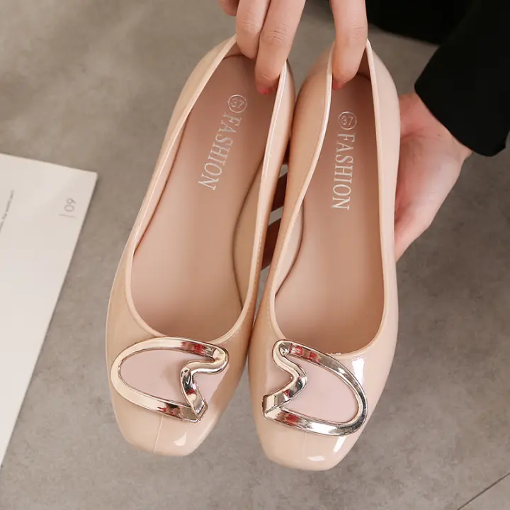 Sandalias planas casuales nuevas 2025, impermeables, de plástico, para mujer, boca de madre, poco profundas, para exteriores, zapatos individuales. - 1