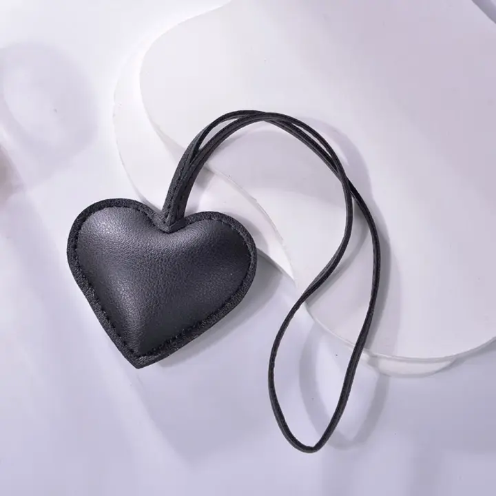 LLavero de corazón de cuero PU de moda, llavero de coche, colgador de cuero PU de amor, colgante de bolso de 14 colores a la moda para hombres - 1