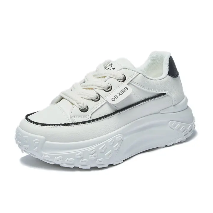 Versión coreana de los pequeños zapatos blancos femeninos 2025 primavera y verano nuevos ins estudiantes zapatos casuales de la calle zapatos femeninos gruesos de la placa del fondo que aumentan los zapatos - 1