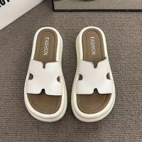 Zapatillas mujer verano 2025 nueva cabeza redonda suela gruesa que aumenta las sandalias de playa moda de una palabra desgaste sandalias mujeres - details 1