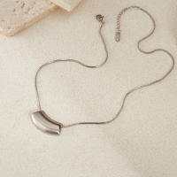 Colgante geométrico simple con sentido de diseño de nicho, collar de acero inoxidable que combina con todo para mujer de alta calidad - details 3