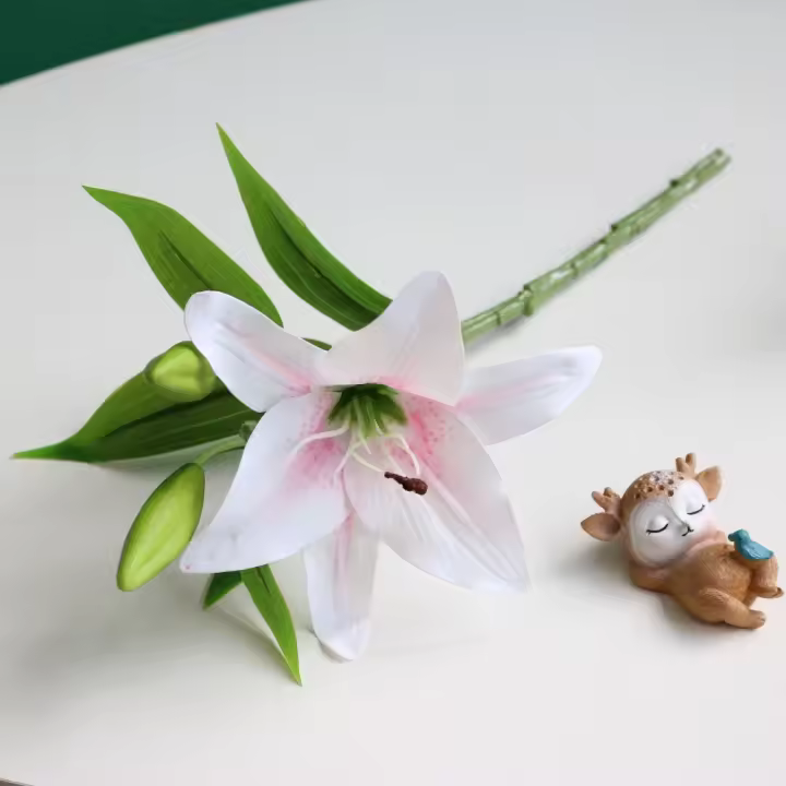 Rama de lirio Artificial de plástico, tacto Real exquisito, 7 colores, decoración artesanal, flores artificiales blancas, adorno para el hogar, 2 uds. - 1