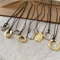 Collar con colgante geométrico en forma de U grande Punk para mujer y hombre, cadena larga ajustable de cuero con forma de herradura para suéter, collares, joyería - details 3