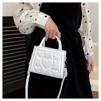 1 bolso elegante de color sólido para mujer con correa desmontable - Diseño con patrón de corazón, perfecto para regalo del Día de San Valentín, disponible en magenta, blanco, negro, verde, amarillo - details 28