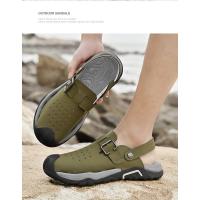 Verano dos usan zapatillas de playa, sandalias deportivas al aire libre y zapatos de montañismo. - details 23