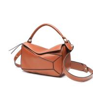 2025 Nuevo bolso de hombro para mujer: bolso de almohada acolchado geométrico de primavera, bolso cruzado con diseño de retales, mochila de lujo de alta gama Fashionab - details 8