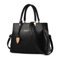 Bolso de gran capacidad, nuevo bolso de hombro simple y moderno para mujer, decoración con colgante de amor, mochila de lujo de alta gama - details 3