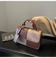 Nuevo bolso de mensajero versátil de hombro, bolso cuadrado pequeño portátil con costuras. - details 28