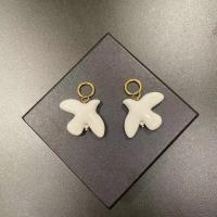 Pendientes colgantes de pájaro volador de paloma de estilo frío, diseño simple avanzado, temperamento versátil para mujer, hebillas para las orejas - details 2