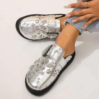 Zapatillas de mula de moda con hebilla de remache de metal para mujer Sandalias de madera con parte inferior gruesa Talla 43 para mujer - details 1
