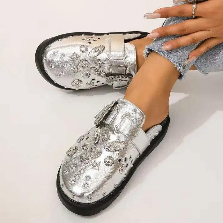 Zapatillas de mula de moda con hebilla de remache de metal para mujer Sandalias de madera con parte inferior gruesa Talla 43 para mujer - 1