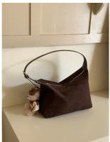 Bolso bandolera retro de gamuza para mujer de la colección europea - Bolso de hombro ajustable color café con cierre de cremallera, bolso minimalista para ir al trabajo, bolso bandolera informal, bolso de diseño europeo, acabado de textura suave - details 1