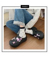 Zuecos de playa de verano para mujer con adorables detalles de dibujos animados, diseño calado transpirable, ligeros y cómodos para uso informal - details 12