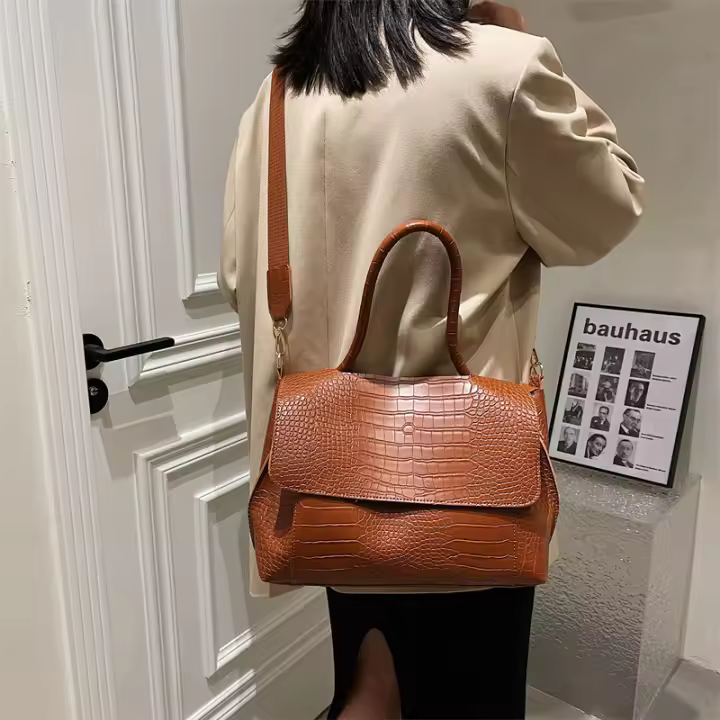 Bolso de gran capacidad para mujer, nuevo bolso de mensajero a la moda, bolso de mano para las axilas del viajero. - 1
