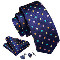 Set De Corbata Y Pochette Para Hombre En Azul Con Puntos De Alta Calidad En Seda Y Poliéster Estilo Fashion Para Negocios Y Fiestas Diseñador Barry.Wang - details 5