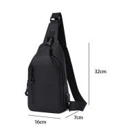 Bolsa de pecho impermeable multiusos con carga USB y múltiples bolsillos para senderismo, viajes y escalada - details 0