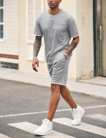 Traje deportivo de hombre con bloques de color, pantalones cortos de dos piezas, cuello redondo y camiseta de manga corta. - details 20