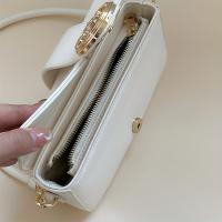 Elegante Bolso de Hombro de PU Beige con Borlas Diseño Inspirado de Bolso Cruzado de Diseñador - details 7