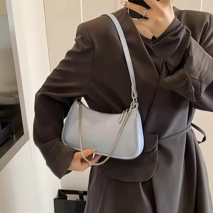 Bolso de Axila de Gran Capacidad para Mujer Nuevo Primavera-Verano Bolso de Mensajero con Cadena Retro Bolso de Bola de Masa Hervida para Viajeros - 1