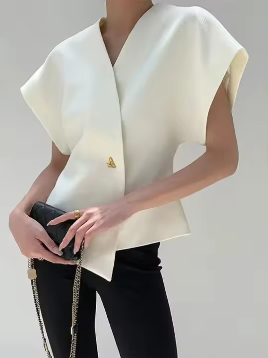 Camisa elegante de manga corta para mujer, top ajustado con cuello en V irregular, botones lisos, temperamento informal - 1