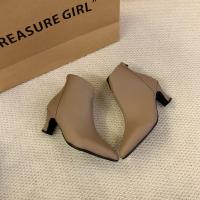 Nuevas botas de mujer con tacón de gato, boca en V, ajustadas, color marrón y piel desnuda. - details 5