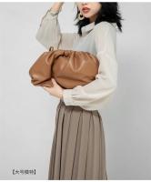 Bolso de hombro de las señoras de cuero sintético suave, bolso pequeño del hombro de alta calidad, moda, novedad, sensación superior, bolso plisado de las nubes, bolsos de las mujeres de la moda, bolso de la axila, bolso de bola de masa hervida, tex - details 10