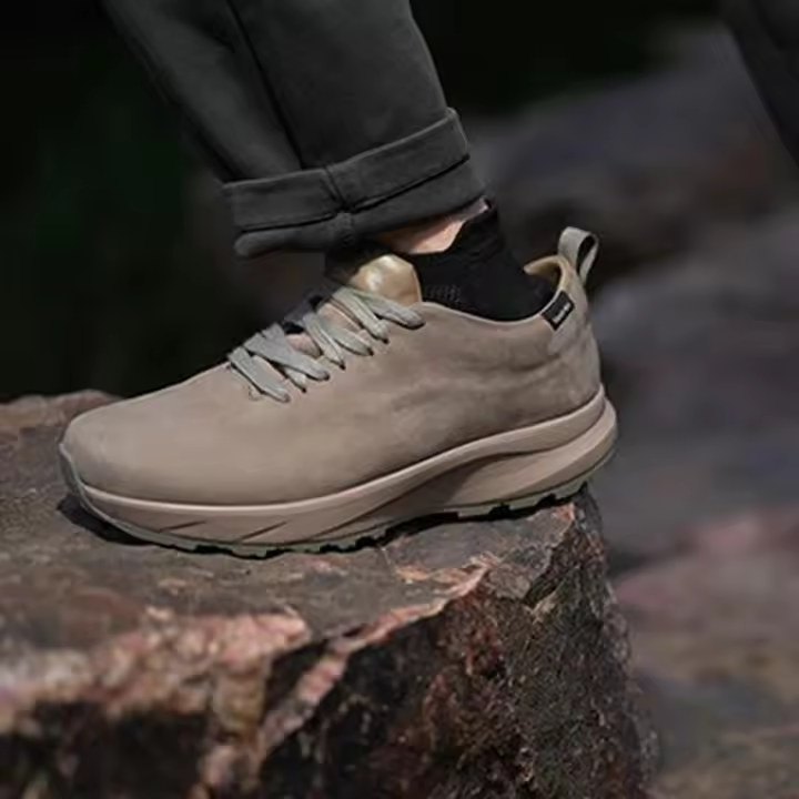 Dos usan hombres commuter low-top senderismo zapatos de piel de becerro transpirable impermeable oro V inferior resistente al desgaste garantía de calidad un año - 1