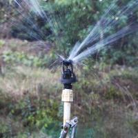 Aspersor de riego giratorio de plástico, boquilla de riego de jardín duradera de 360 ​​grados, aspersores oscilantes universales, césped, 2 uds. - details 3